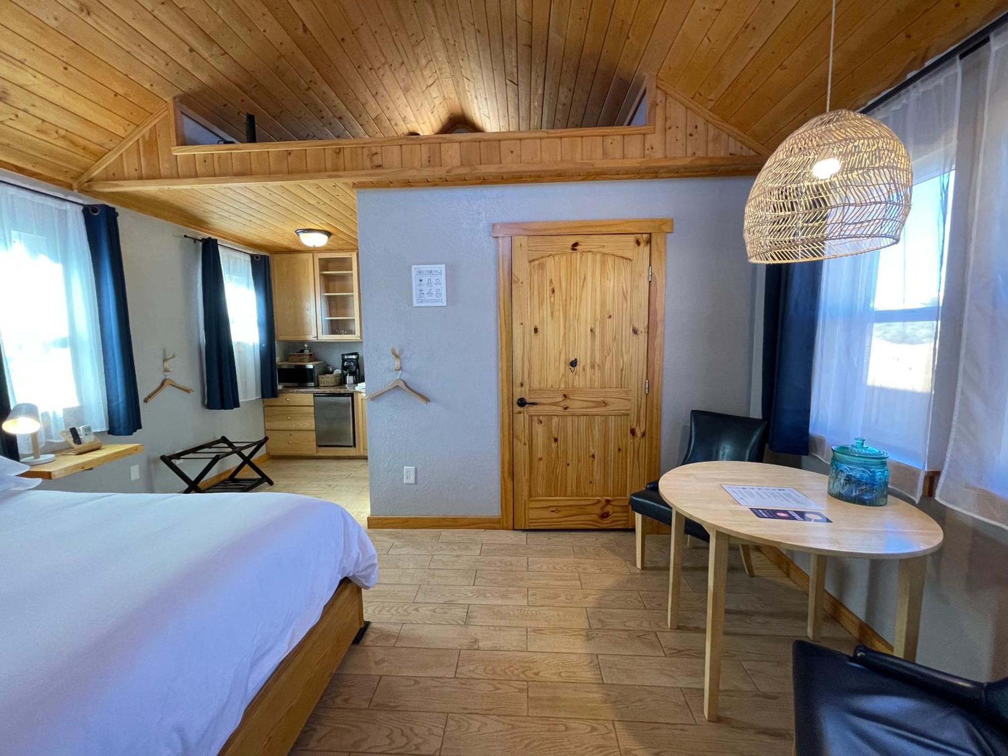 Willow Street Cottages Блафф Екстер'єр фото